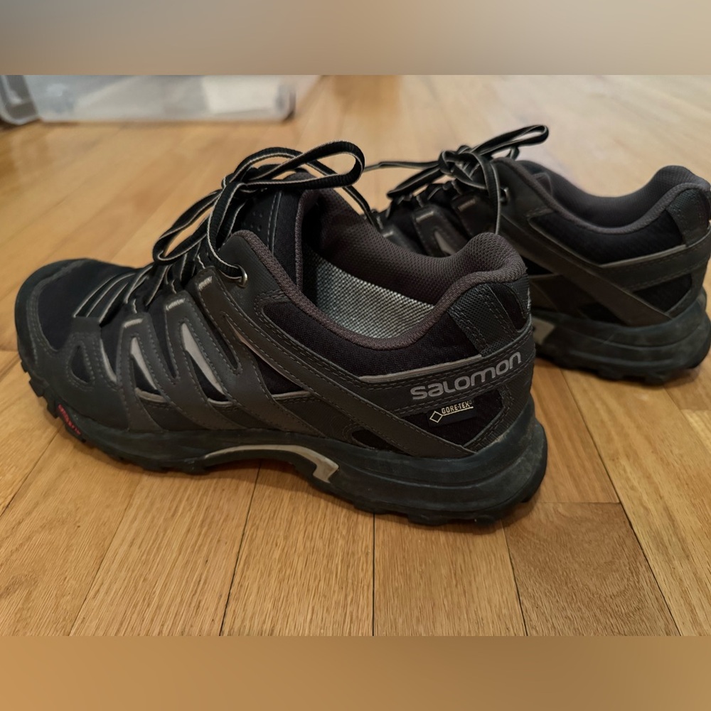 Men’s 9.5 - Solomon Hiking Shoes